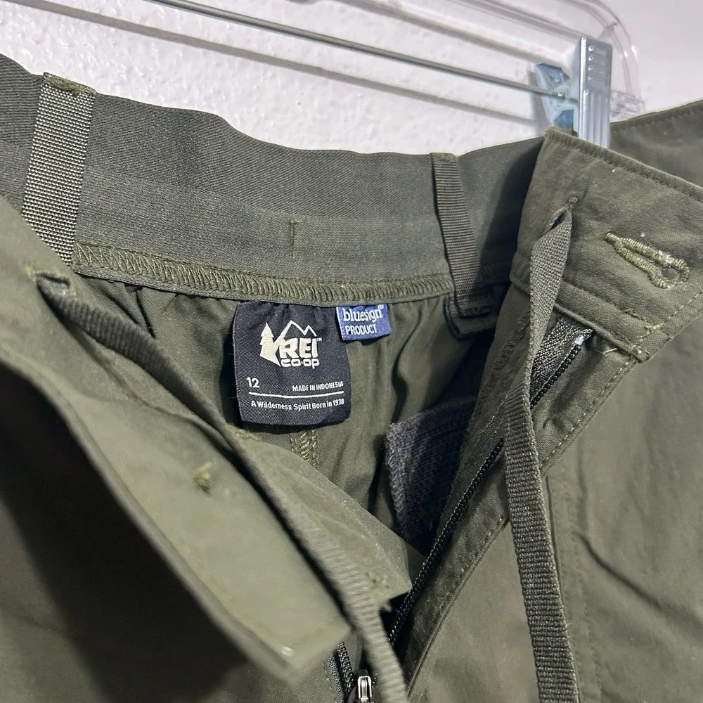 REI Co-Op Green Cargo Hiking Outdoor Shorts Womens Size 12 Nylon- FLAW‎